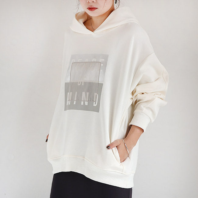 PASSIONE(パシオーネ) チュール重ねロゴ箔プリントパーカー　546967