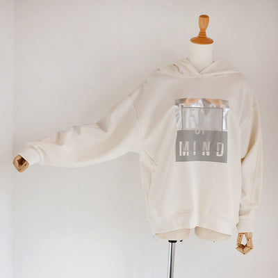 PASSIONE(パシオーネ) チュール重ねロゴ箔プリントパーカー　546967