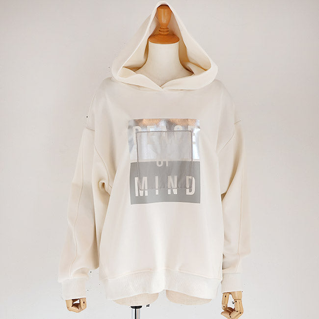 PASSIONE(パシオーネ) チュール重ねロゴ箔プリントパーカー　546967