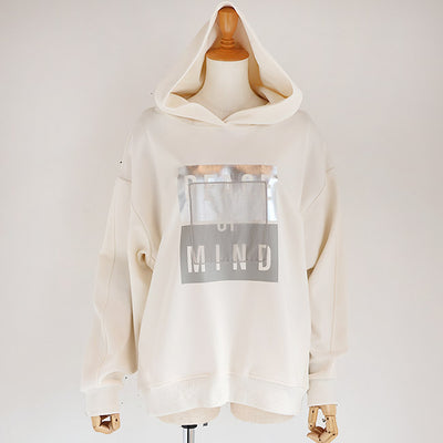 PASSIONE(パシオーネ) チュール重ねロゴ箔プリントパーカー　546967