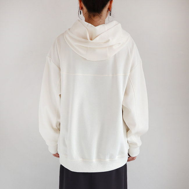 PASSIONE(パシオーネ) チュール重ねロゴ箔プリントパーカー　546967