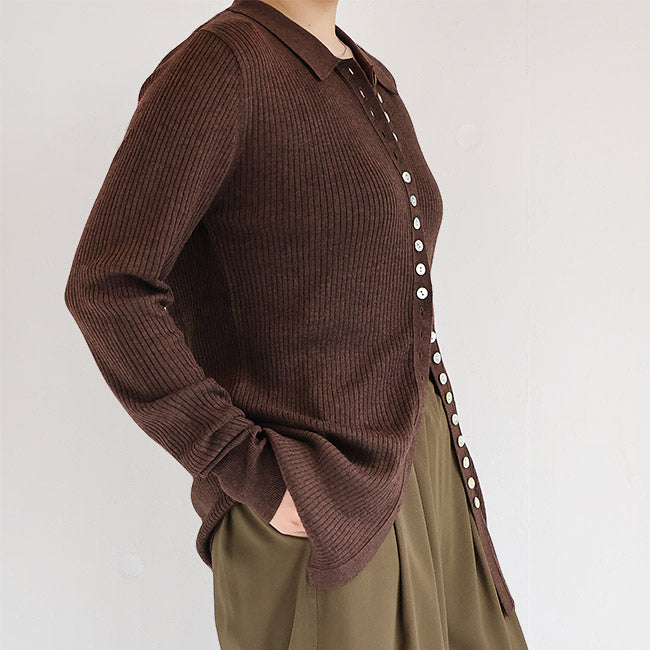 LILLY LYNQUE（リリーリン） ボタンいっぱいリブポロニットカーディガン　8508170