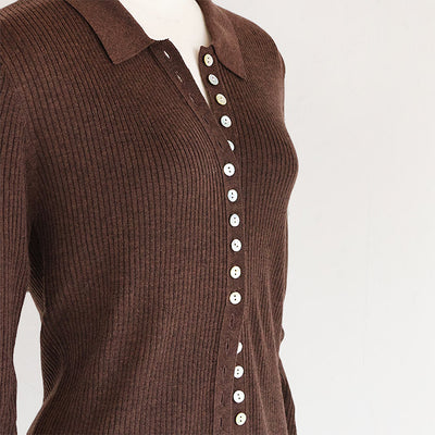 LILLY LYNQUE（リリーリン） ボタンいっぱいリブポロニットカーディガン　8508170