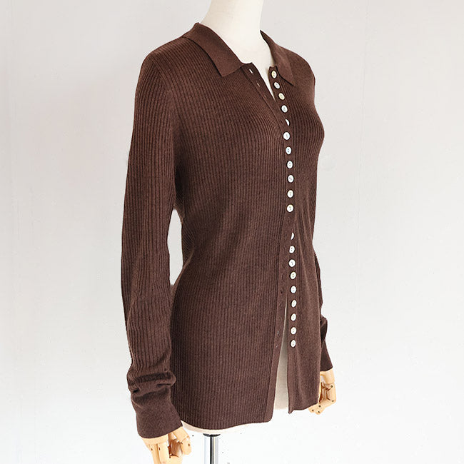 LILLY LYNQUE（リリーリン） ボタンいっぱいリブポロニットカーディガン　8508170