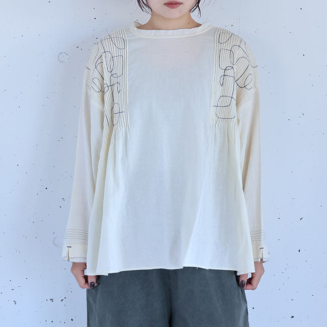tumugu:(ツムグ) コットンモスピンタック刺繍2WAYブラウス　TB25309