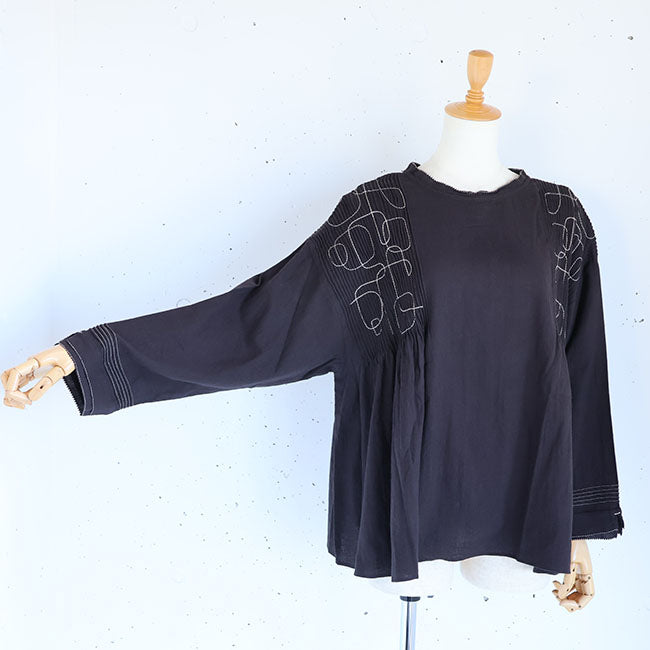 tumugu:(ツムグ) コットンモスピンタック刺繍2WAYブラウス　TB25309