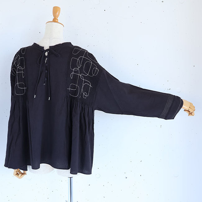 tumugu:(ツムグ) コットンモスピンタック刺繍2WAYブラウス　TB25309