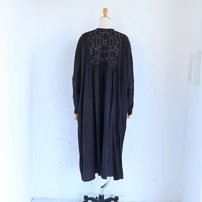 tumugu:(ツムグ) コットンモスピンタック刺繍2WAYワンピース　TB25310