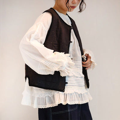 tumugu:(ツムグ) ステッチ刺繍コットンサテンキルトベスト　TB25331