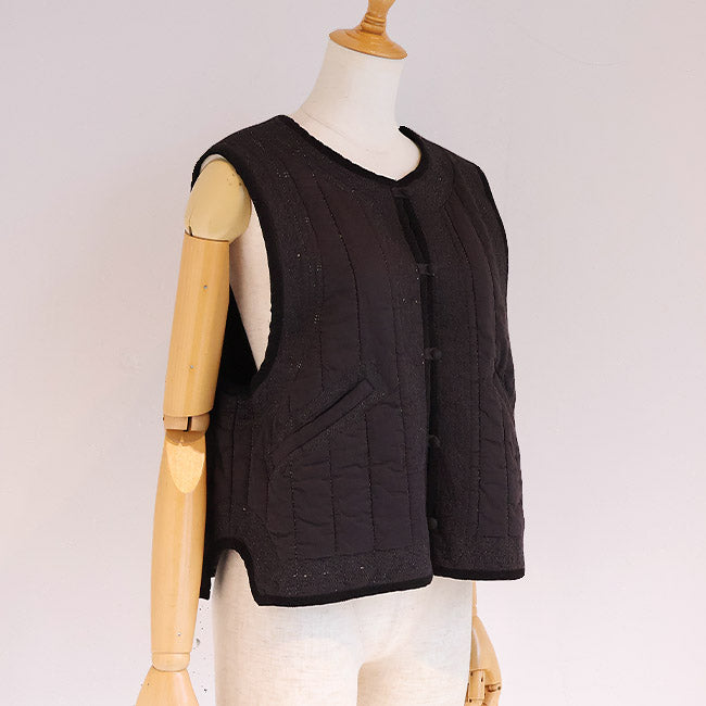 tumugu:(ツムグ) ステッチ刺繍コットンサテンキルトベスト　TB25331