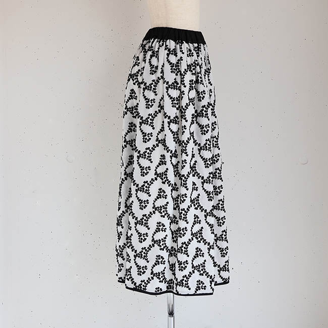 HiROMITHiSTLE(ヒロミシスル)モノトーン刺繍ギャザースカート　7321814